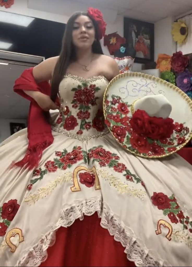Princess Quinceanera Dresses Embroidered Floral Gold Lace Appliques Beaded Sweetheart Neckline Mexican Charro Sweet 16 Dress Vestido De 15 Anos Prom B