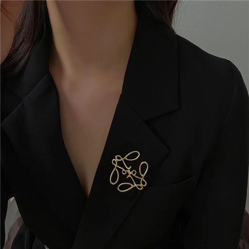 Vintage Women Mens Brooches Pins Gold Silver Color Hollowing out Flower Luxury Designer For Suit Party Wedding