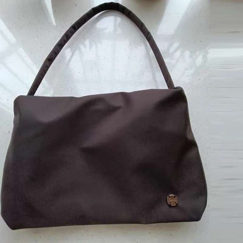 Womens Nylon Shoulder Bag Handbag and Wallet Fashionable Simple Wrinkle Cloud Lower Arm Clutch Bag 250228