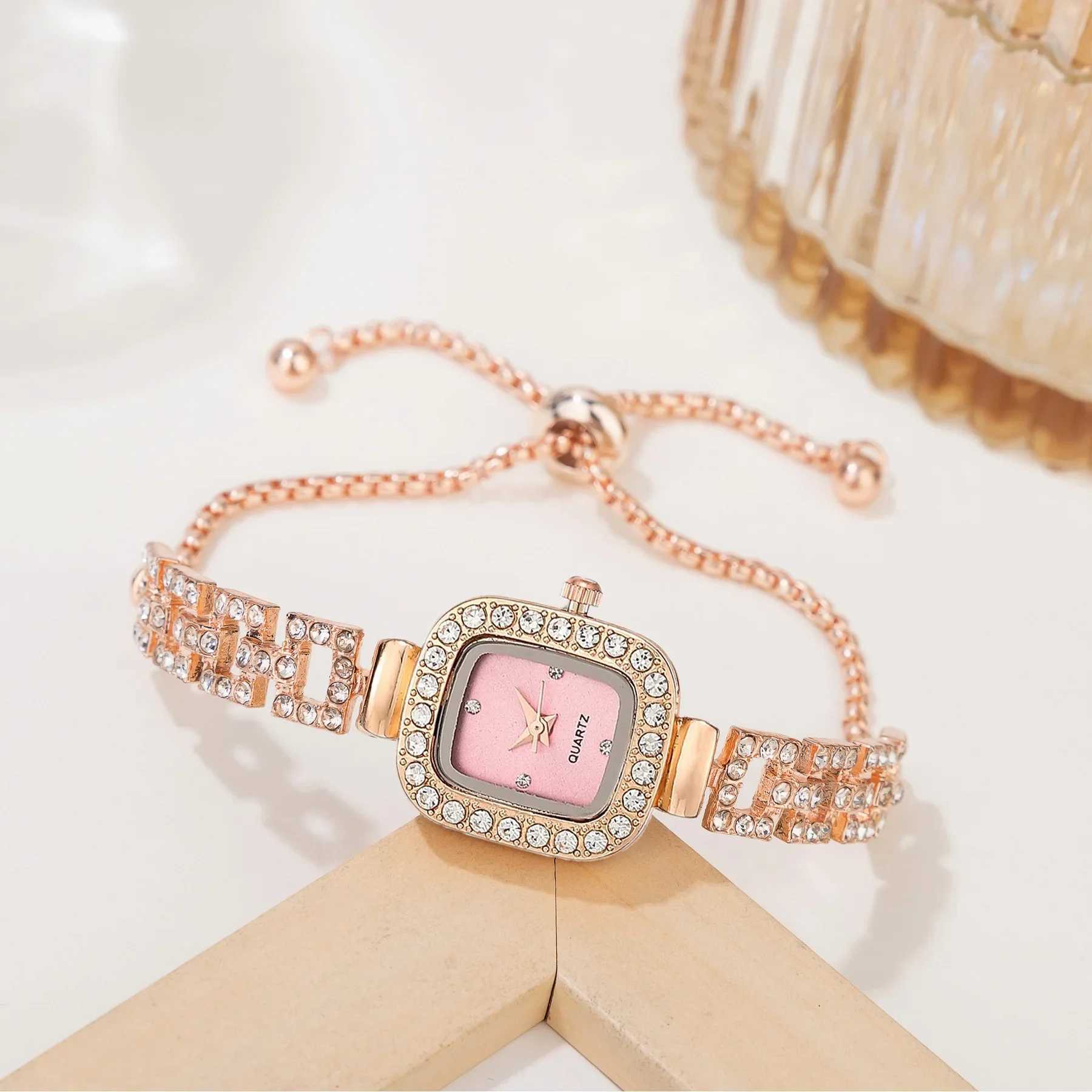 Luxury Bracelet Womens Diamond Crystal Elegant Quartz WatchXJ250304