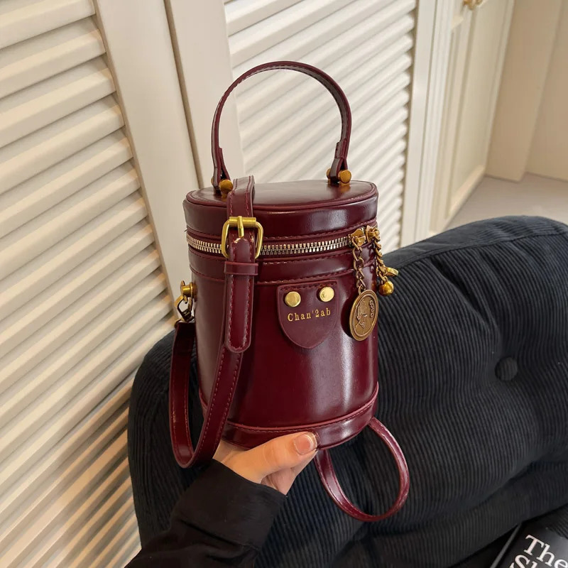 Ladies Retro Burgundy Exquisite Bucket Bag Womens Zipper Closed Crossbody Bag Elegant Versatile High Street Shoulder Bags 250303