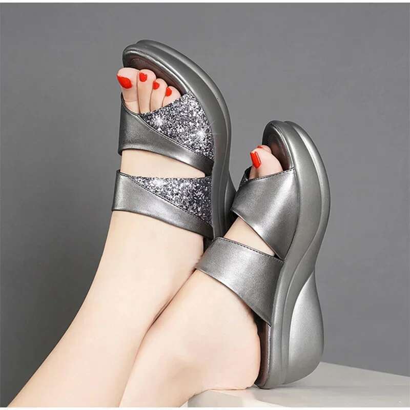 New Women 2025 Summer Slippers Ladies Glitter PU Wedges Shoes Female Casual Sgbacks Sandals Comfortable Platform Woman