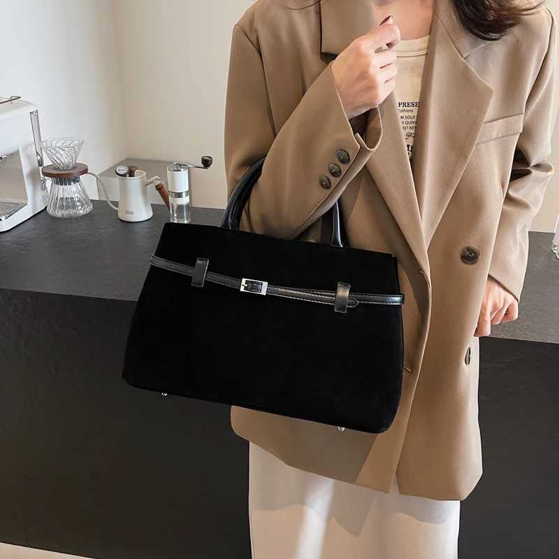Ladies Wine Red Suede Commuter Tote Bag 2024 New Autumn/Winter Magnetic Buckle Closure Large Capacity Handbag Office Briefcase Z250303