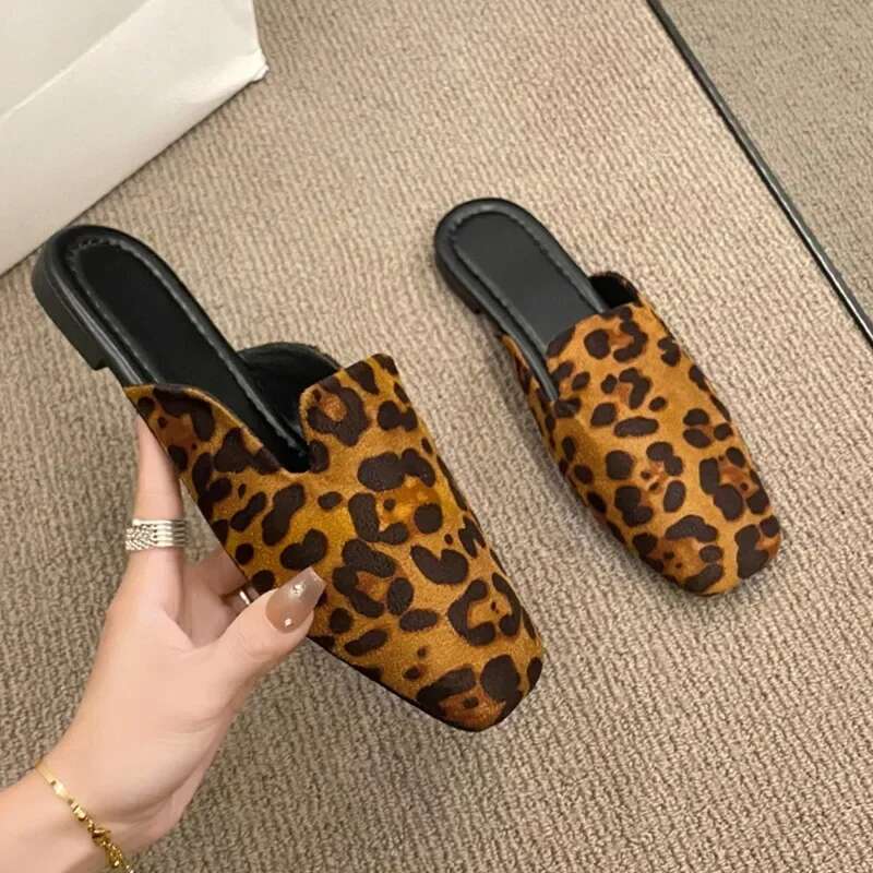 Women Flats Leopard Mules Shoes Spring 2025 Fad Sgback Slippers Designer New Flip ps Ladies Casual Walking atos Mujer