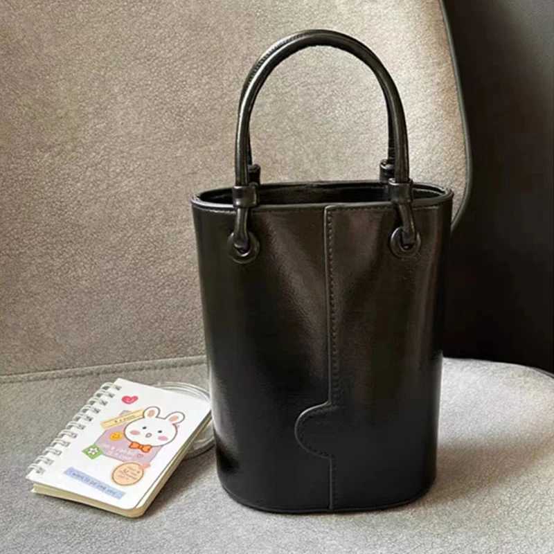2024 New Chic Bucket Bags For Women Red Versatile One Shoulder Crossbody Bag Autumn Winter Commuting Shopping Handbags Z250303