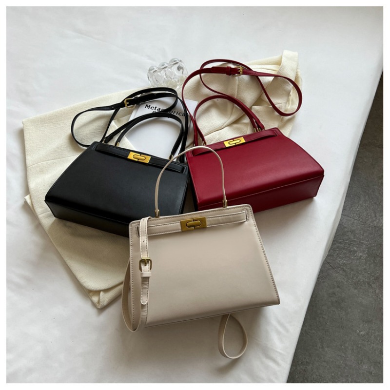 Casual Retro Shoulder Bag - Fashionable Messenger Armpit Tote for Everyday Use