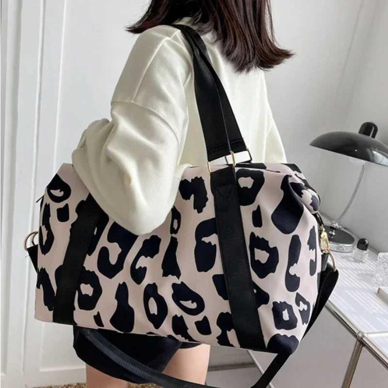 Womens travel bag luggage shoulder bag large multifunctional womens large capacity sports storage fitness handbag Y250304