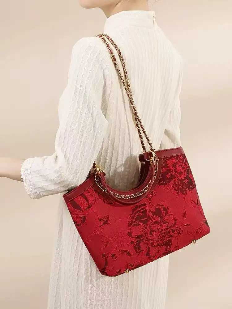Large capacity bridal wedding bag fashionable embroidery casual handbag sexy red womens handbag high-quality shoulder messenger bag Z250303