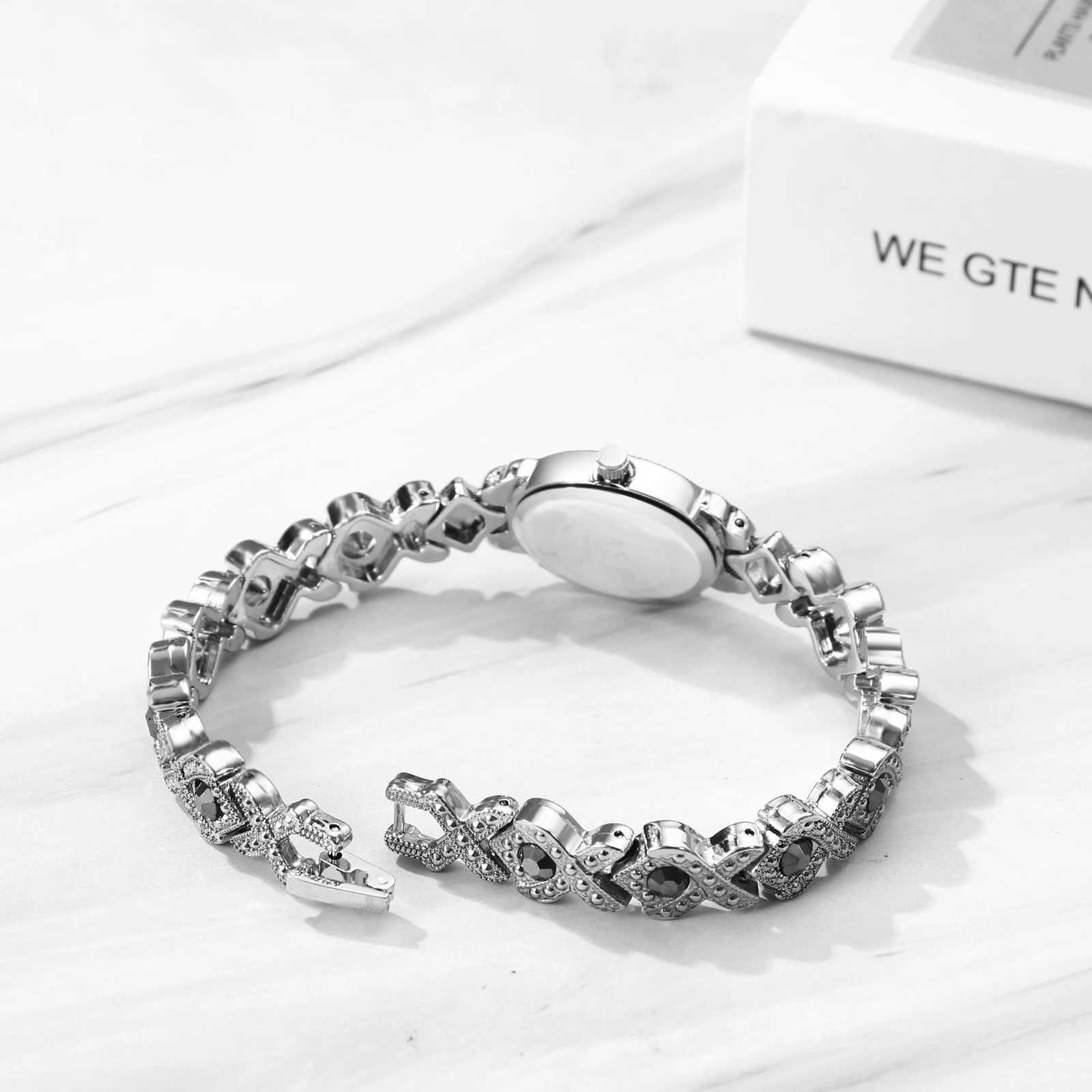 LANCARDO Womens Diamond Bracelet Black Shiny Diamond Vintage Floral Dial Quartz Silver Black Womens SmallXJ250304