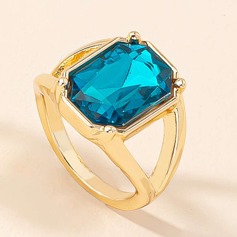 designer jewelry Personalized gold zinc alloy ring, men's and women's jewelry, simple square fashion accessory