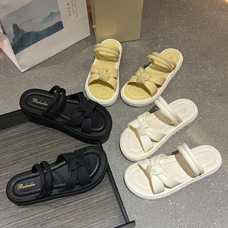 2025 New Summer Slippers Wearing Small Fragrant Designer Women's Thick Bottom Sandals Super Popular Beach French Women's Singles Trendy Casu