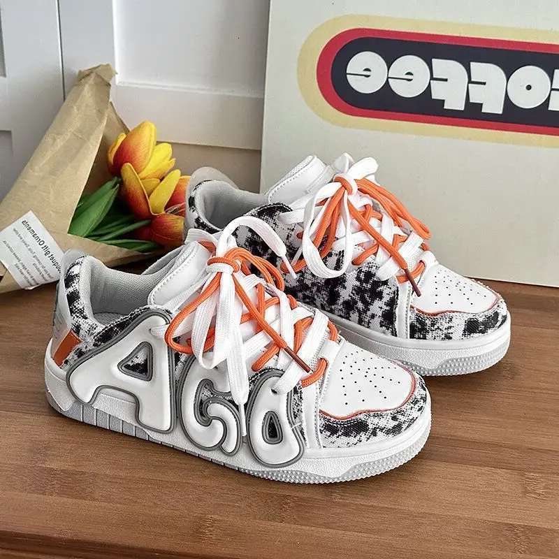 Men and Women's All-match Explosions L etter D esign Sense Contrast Color Bread Shoes Hip-hop Sports Lightweigh t Skateboard