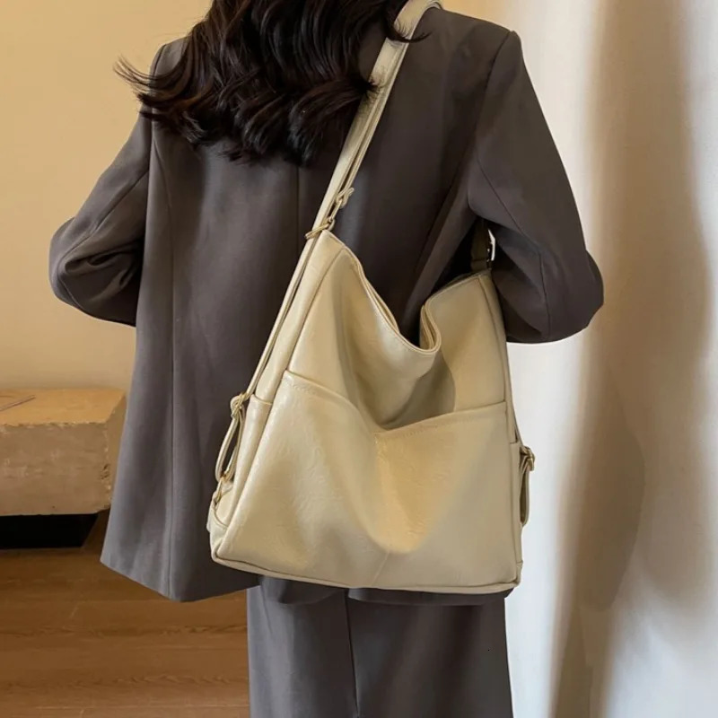 High Capacity Solid Color PU Zipper Sewing Thread Shoulder Bags Female Bags on Sale Fashion Backpacks Womens Bags 250228