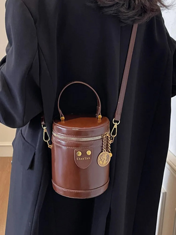 Ladies Retro Burgundy Exquisite Bucket Bag Womens Zipper Closed Crossbody Bag Elegant Versatile High Street Shoulder Bags 250303