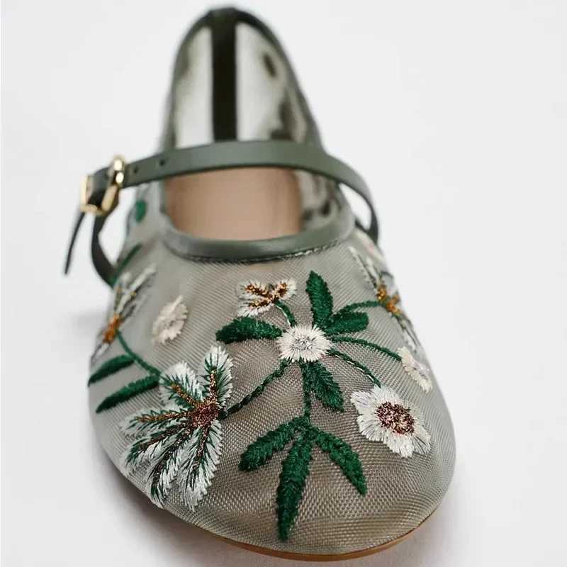 Women Handmade Embroidered Flowers Mary Jane Wen Shoes Summer Mesh Breathable Light N-slip Flats Belt Buckle Ballet Shoes Y250303