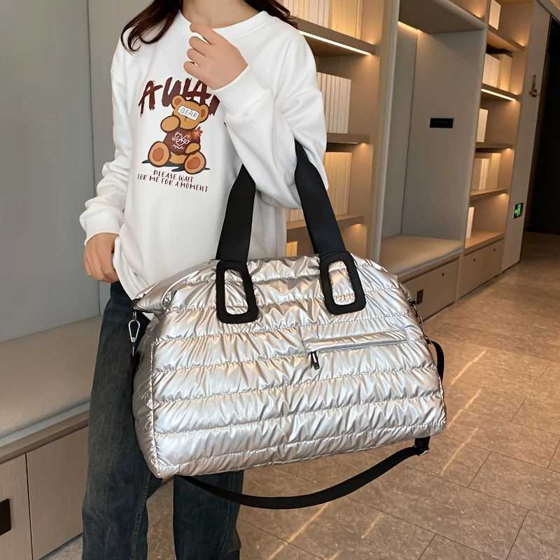 Large Capacity Shoulder Tote Shoulder and Cross-body Duffle Bags Lightweight Travel and Gym Bags Unisex Storage Duffle Bags Y250304