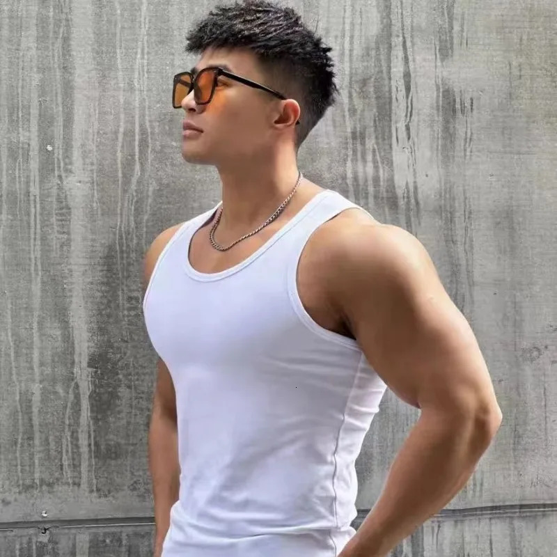 American Lightweight Sports and Fitness Tank Top for Mens Running Elastic Slim Fit Sweat Wicking and Breathable 250304