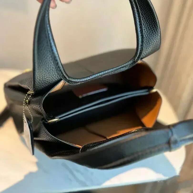 2025 P Ins Hot Fashion Women Designer Handbag High Quality Large Casual Retro Tote Bag