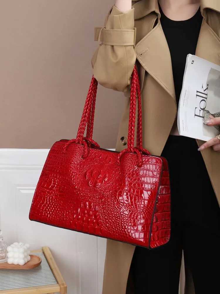 Luxury Genuine Leather Womens Handbags Red Crocodile Pattern Lady Tote Bag Fashion Travel Portable Shoulder Underarm Bags Z250303