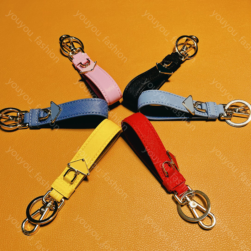 Luxury Designer Car Keychains Mens Fashion Black Leather Classic Gold Keychains For Men Accessories Brand Letters Keyring 6 Colors CWD25061501 -3