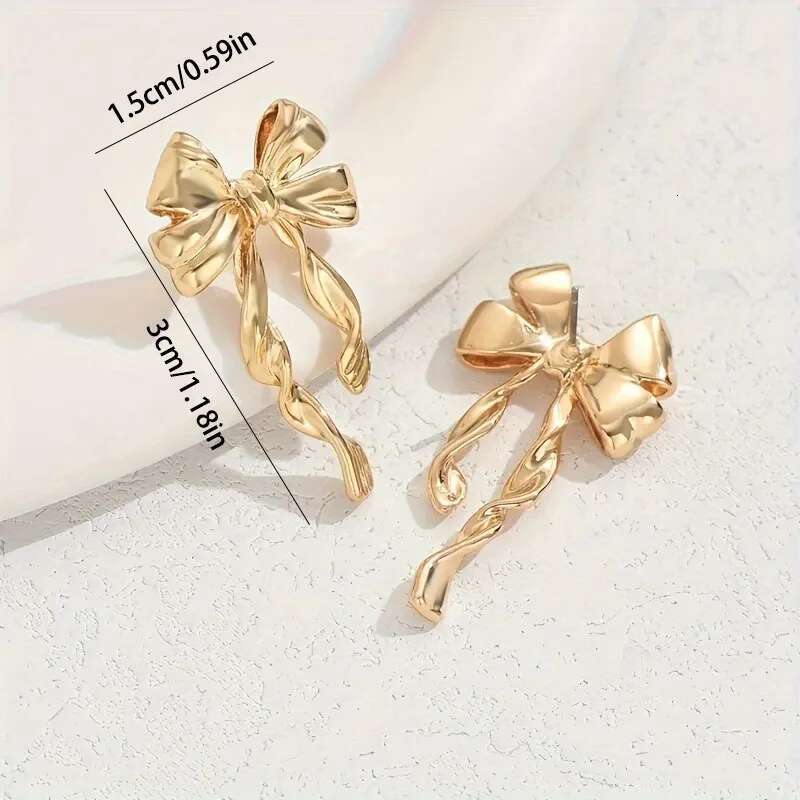 1 Pair of Fashionable and Simple Gold Bow Earrings Women, Suitable for Daily Wear