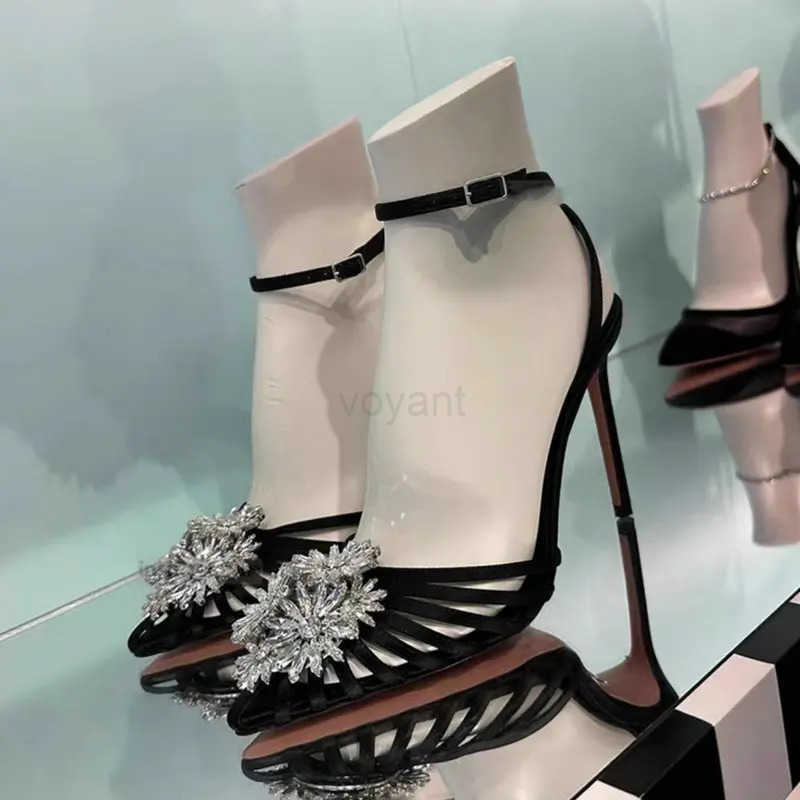 2024 Summer Pointy With Rhiner Flower Ran Sandals Wens New Sexy Hollow-out Beautif High H Luxury Shiny Pumps Z250304