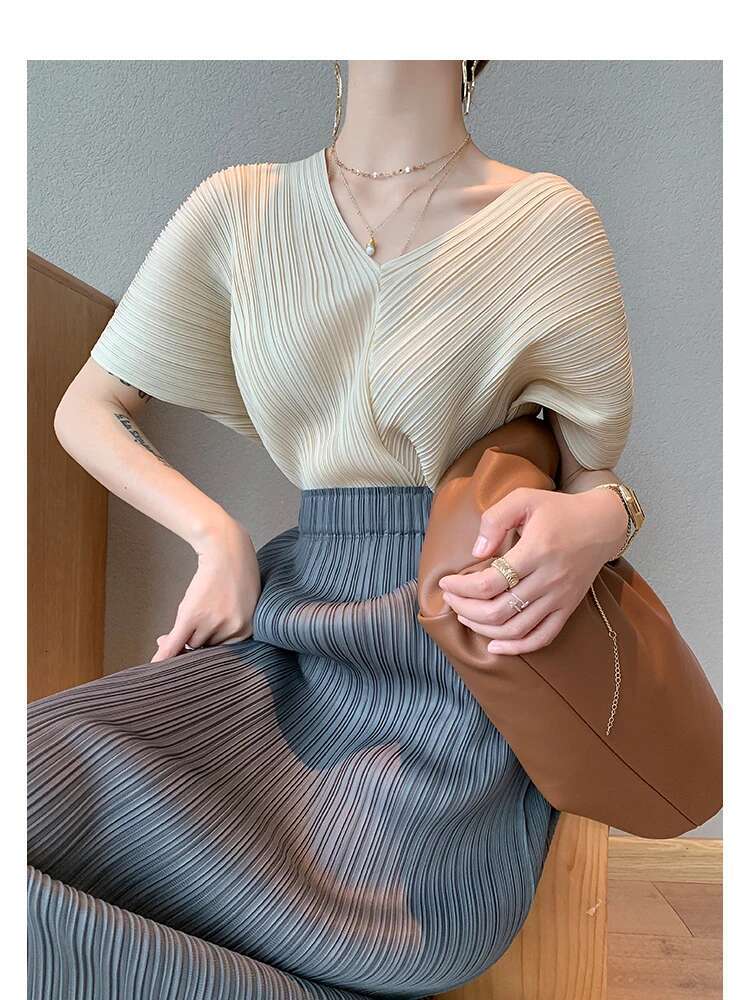 Miyake Pleated Designer Clothes 2022 New Summer Korean High Fashion Women V-Neck Chiffon T-Shirt Bat Sleeve Tops