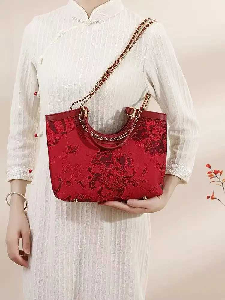 Large capacity bridal wedding bag fashionable embroidery casual handbag sexy red womens handbag high-quality shoulder messenger bag Z250303