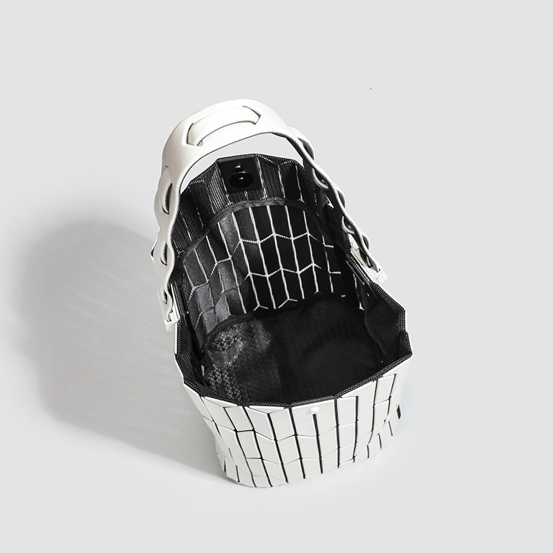 Designer Designer 2024 New Trendy Niche Design Geometric Diamond Grid Color Blocked Water Bucket With Hundred Handles, Vegetable Basket, Single Should