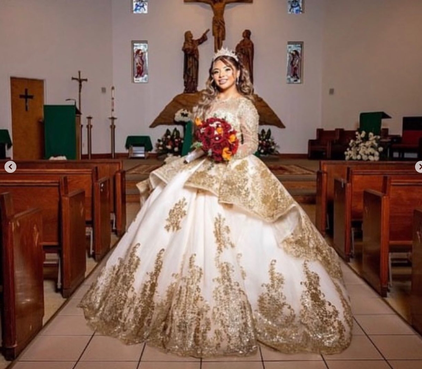Customized Long Sleeves Quinceanera Dress Ball Gown Gold Lace Applique Pearls Beaded Ruffles Corset Shiny Sweet 16 Vestidos De XV 15 Anos