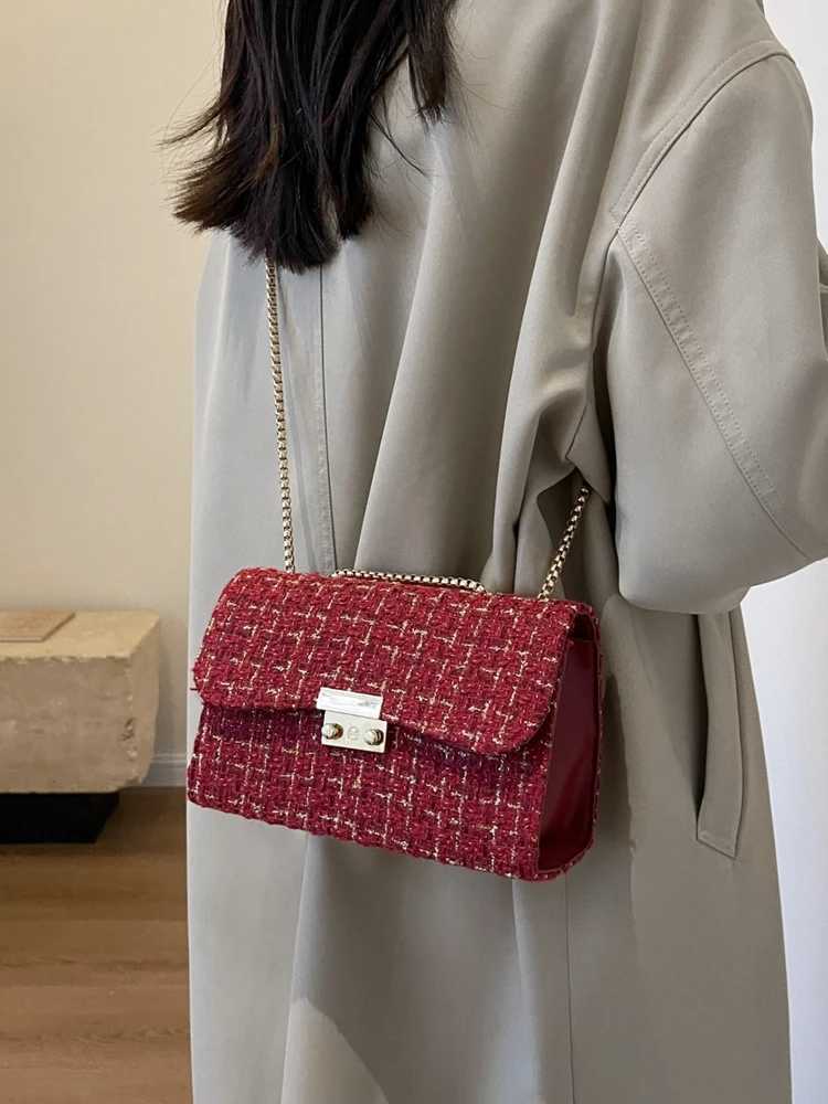 Christmas Wine Red Woolen Plaid Armpit Bag 2024 New Autumn/Winter Womens Exquisite Lock Crossbody Bags Simple Unique Handbag Z250303