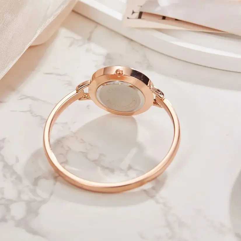 Fashion Womens es Luxury Crystal Bracelet Quartz Wrist Classic Casual Ladies Suitable For Daily Life Party GiftXJ250304