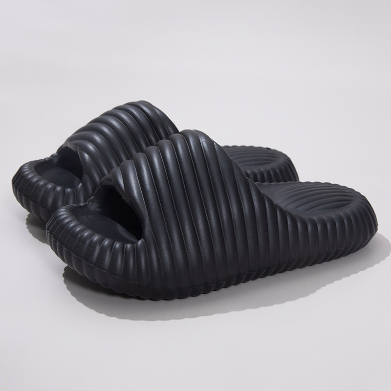 Men's straight drag 2025 new style, couple's soft thick bottom, summer outdoor air cushion, anti slip designer sandals