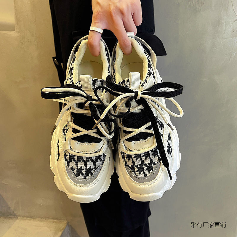 2025 New Women's Fashion Trendy Super Hot Male Designer Female Korean Version Style Versatile Elegant Lightweight Running Shoes Sports Shoes Tren