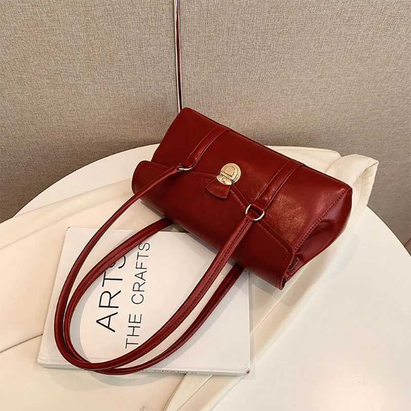 Vintage High-Grade Sense Underarm Tote Bag Women New Fashion Red Simple Style Korean Texture Commuter Portable Shoulder Bag Z250303