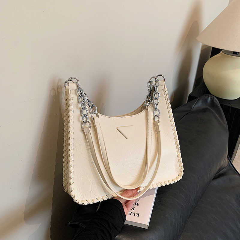 Free shipping 2025 designer Shoulder Bags For womans shoulder bags printing Latch NEW hot handbag Fashionable flap women messenger Chain armpit bag