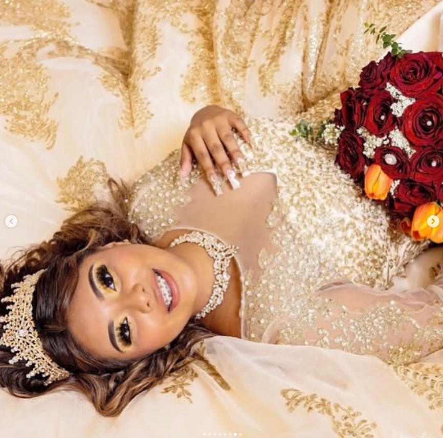 Customized Long Sleeves Quinceanera Dress Ball Gown Gold Lace Applique Pearls Beaded Ruffles Corset Shiny Sweet 16 Vestidos De XV 15 Anos