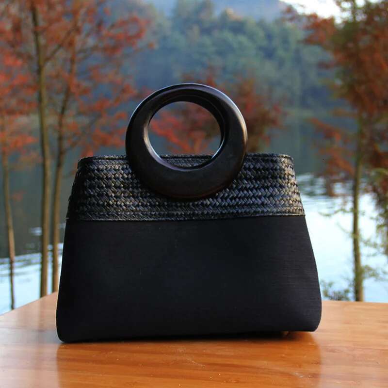 New Bucket Woven Women's Rattan Straw Bag Leisure Holiday Wooden Handle Handbag