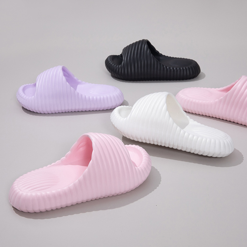 new soled slippes women in summe 2025, supe soft fo couples, home cushion, men's slippers designer sandals