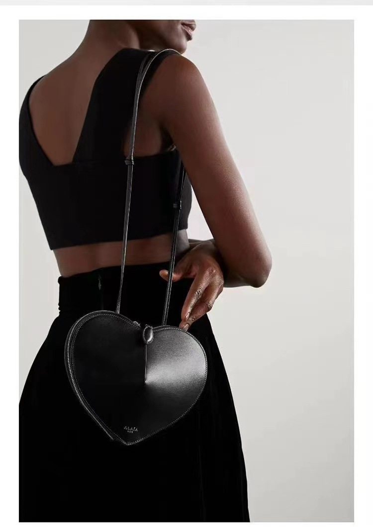 Chic Spring Collection Peach Heart Messenger Shoulder Bag Multi-Purpose Fashion Accessory