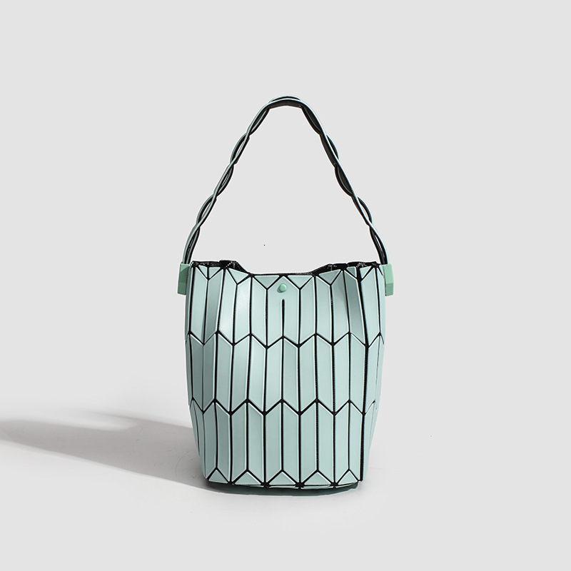 Designer Designer 2024 New Trendy Niche Design Geometric Diamond Grid Color Blocked Water Bucket With Hundred Handles, Vegetable Basket, Single Should