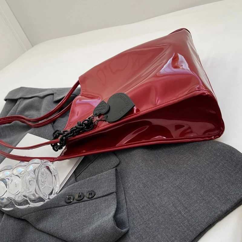 Red Patent Leather Large Capacity Tote Bag Classic Texture Shoulder Underarm Bag Lady 2024 Fall Winter New Fashion Commuter Pack Z250303
