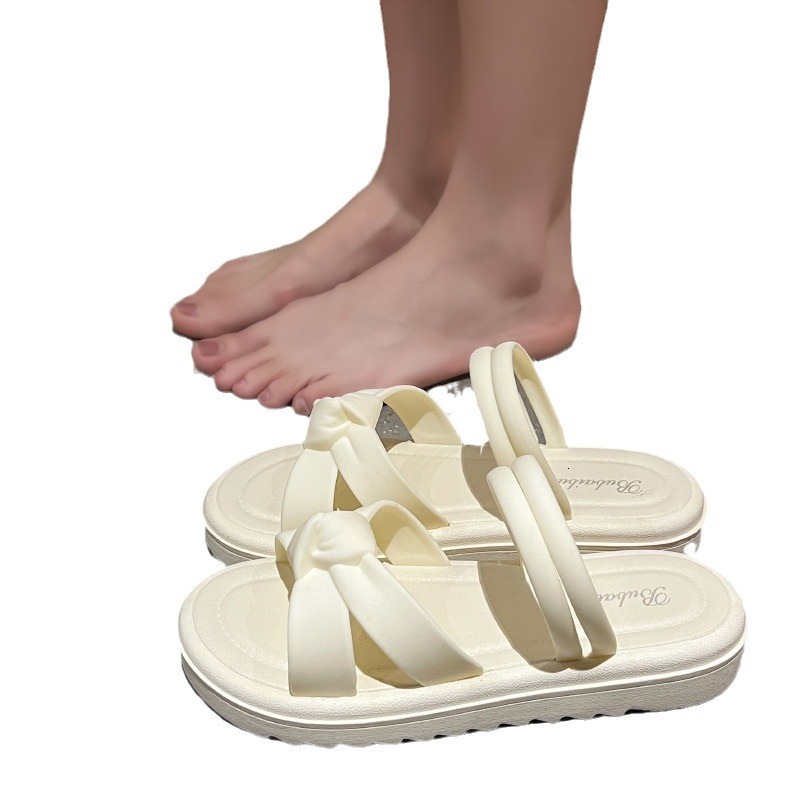 2025 New Summer Slippers Wearing Small Fragrant Designer Women's Thick Bottom Sandals Super Popular Beach French Women's Singles Trendy Casu