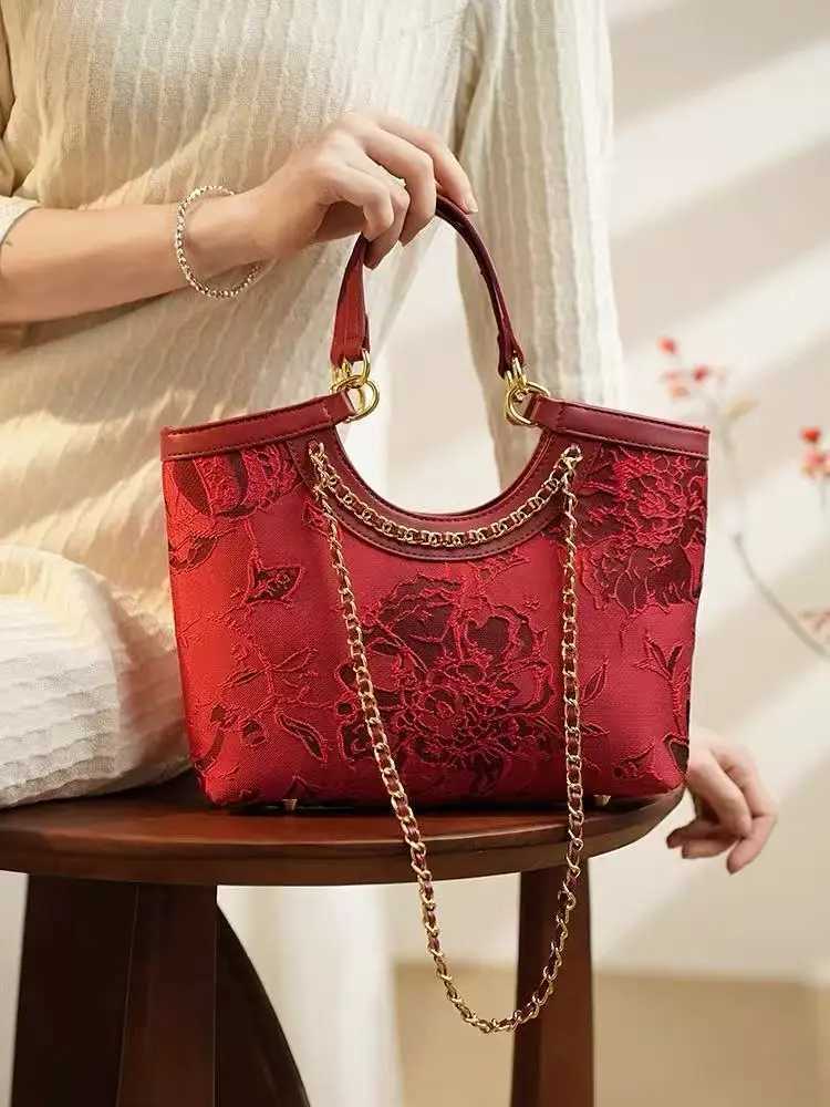 Large capacity bridal wedding bag fashionable embroidery casual handbag sexy red womens handbag high-quality shoulder messenger bag Z250303