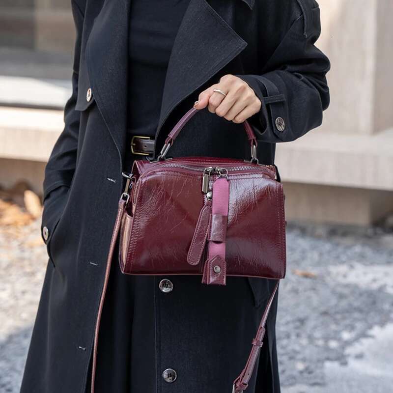 Oil Wax Genuine Leather Pillow Tote Handbags For Women Korean Designer Wide Strap Ladies Shoulder Crossbody Bags