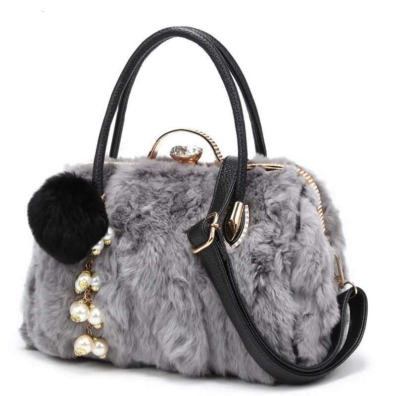 2024 New 100% Rabbit Fur Shoulder Bag Winter Fashion Ladies Plush Dia Ball Tassel Women Designer Handbags