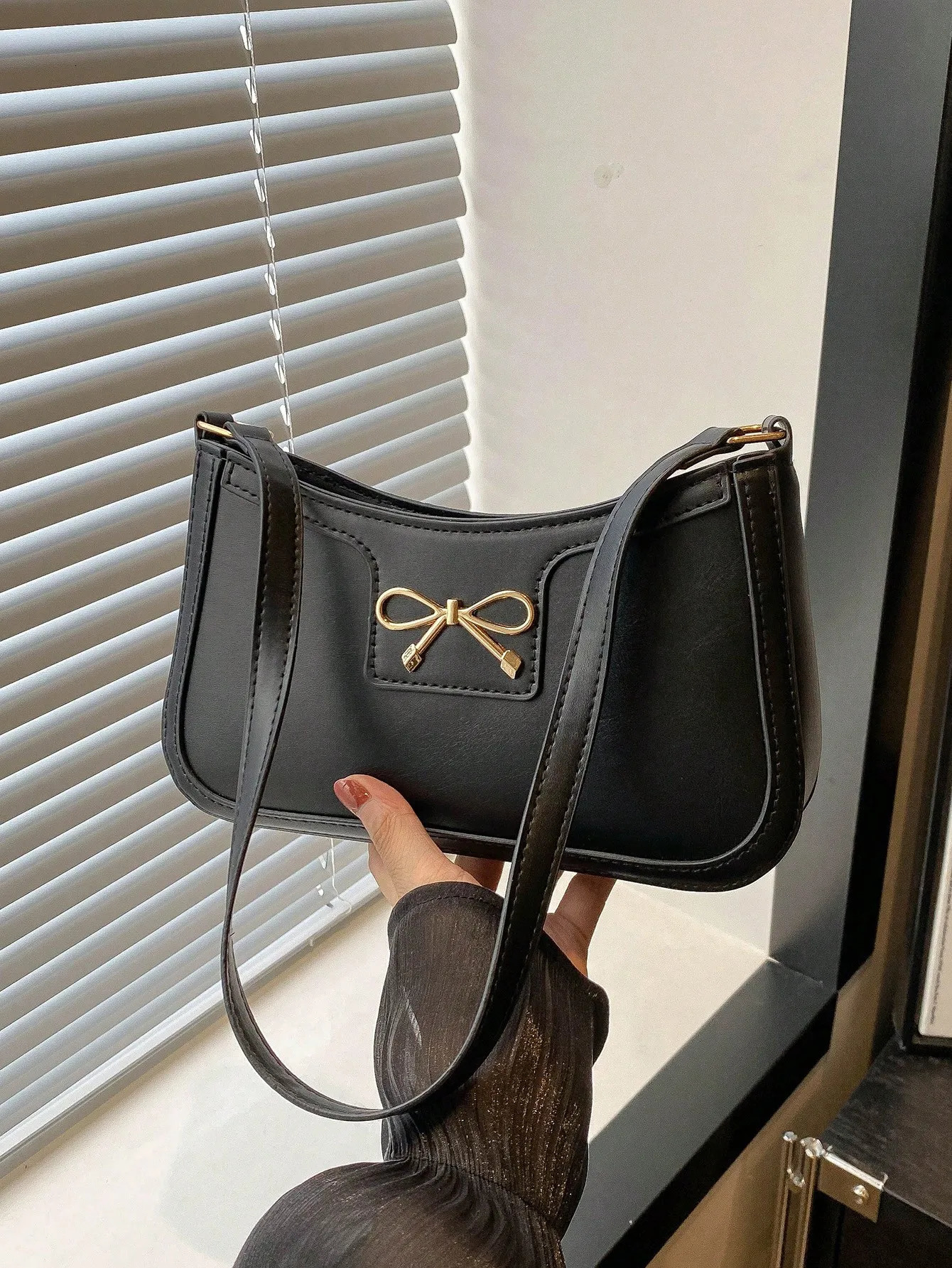 Womens handbag autumn and winter shoulder and armpit handbag Korean fashion cross shaped bag bow decoration 250228