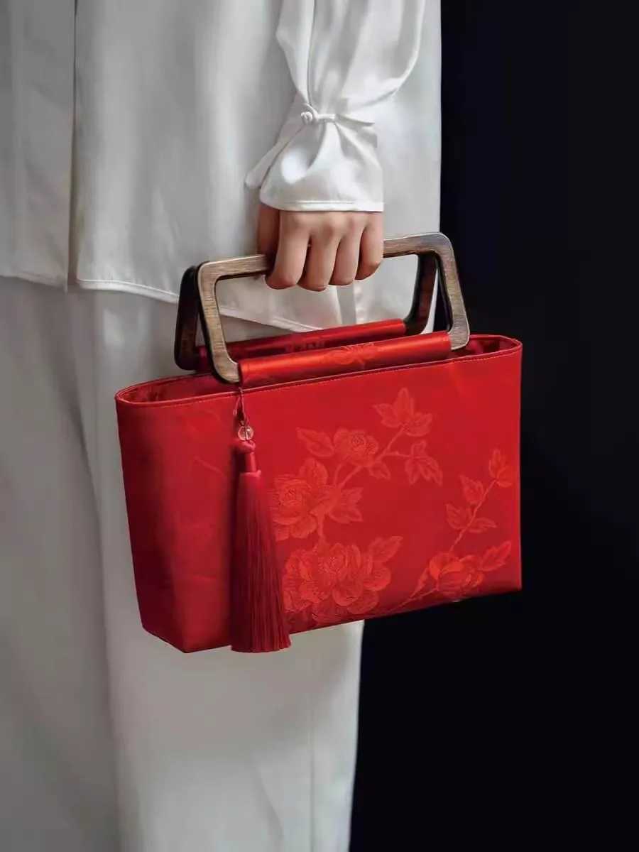 Classic Red Mother Gift Bag Fringe Tassel Designer Bags Women Vintage Womens Handbags Purses Z250303