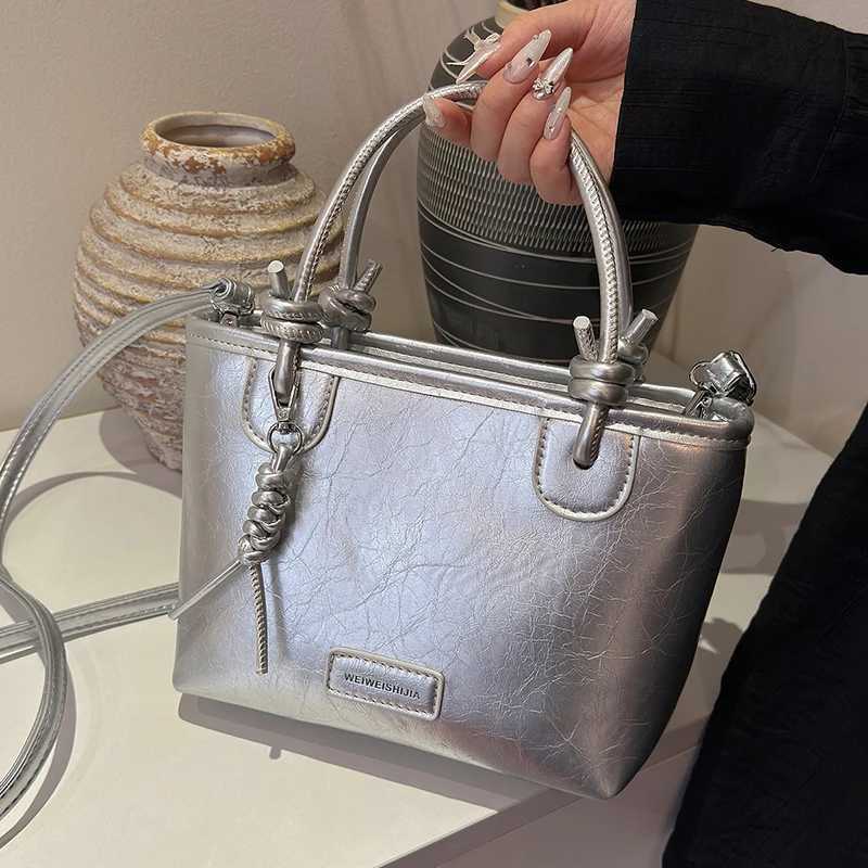 Fashion Versatile Red Handbags For Women 2024 New Simple PU Leather Crossbody Bags Shopping Commuting Female Bucket Purses Z250303