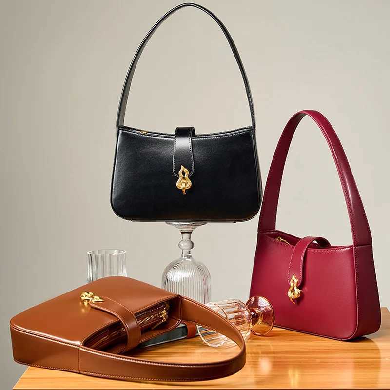 2024 New Genuine Leather Womens Underwear Bag High Quality Cowboy Shoulder Bag Womens Casual Handbag Wine Red Z250303